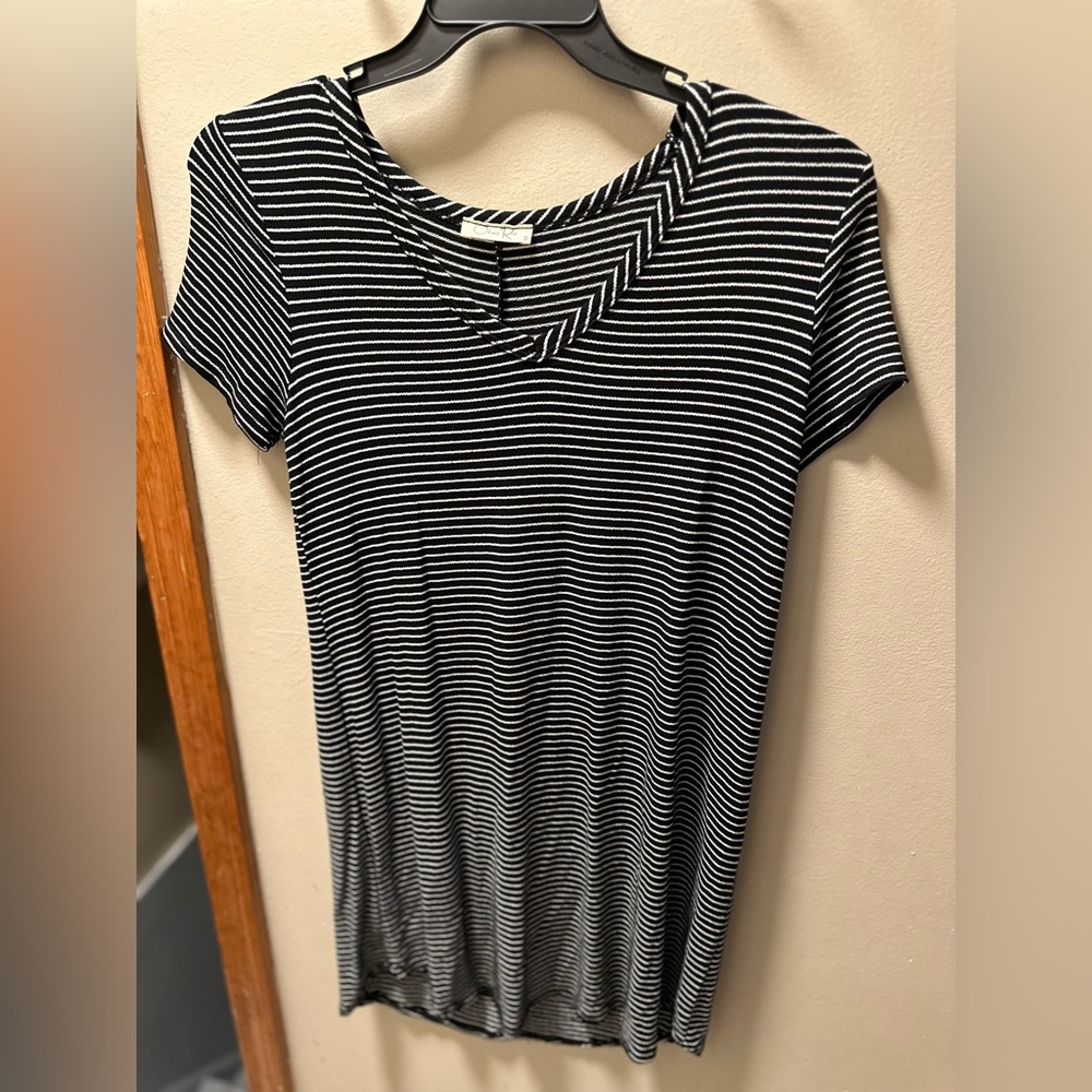 Women’s v neck back & white striped dress